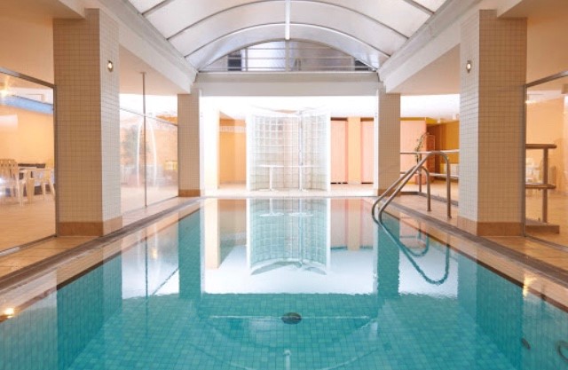 Hier gehts zu Sauna, Aqua-Kurse, Jumping® Fitness